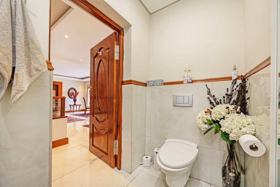 8 Bedroom Property for Sale in Baronetcy Estate Western Cape